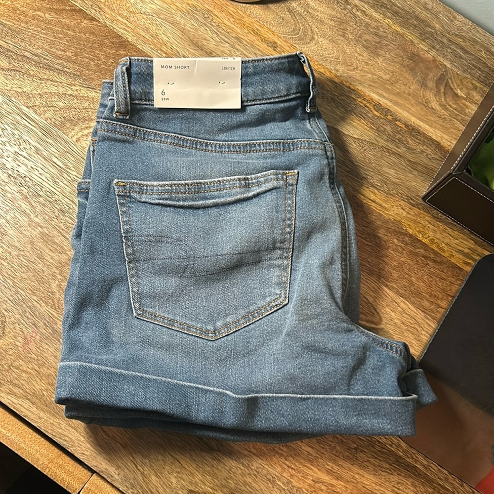 NWOT American Eagle Mom Short
